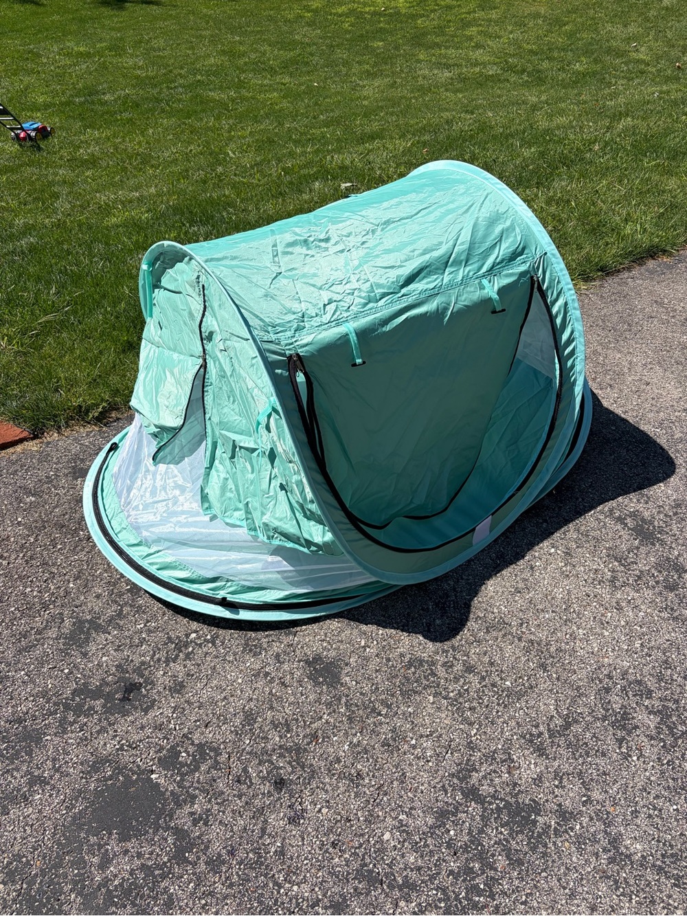 Pop-Up Beach Shelter Tent in Mint Green